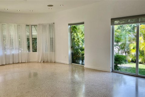 Casa en alquiler en Surfside, Florida, 3 dormitorios, 220.74 m2 № 2065354 - foto 16