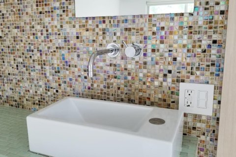 Casa en alquiler en Surfside, Florida, 3 dormitorios, 220.74 m2 № 2065354 - foto 24