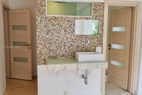 Casa en alquiler en Surfside, Florida, 3 dormitorios, 220.74 m2 № 2065354 - foto 25