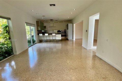 Casa en alquiler en Surfside, Florida, 3 dormitorios, 220.74 m2 № 2065354 - foto 18