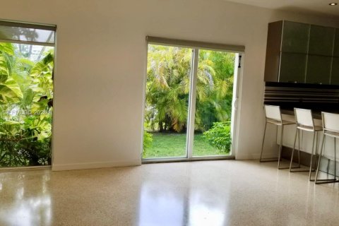 Casa en alquiler en Surfside, Florida, 3 dormitorios, 220.74 m2 № 2065354 - foto 21