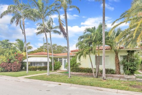 Casa en alquiler en Surfside, Florida, 3 dormitorios, 220.74 m2 № 2065354 - foto 3