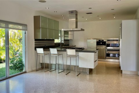 Casa en alquiler en Surfside, Florida, 3 dormitorios, 220.74 m2 № 2065354 - foto 10