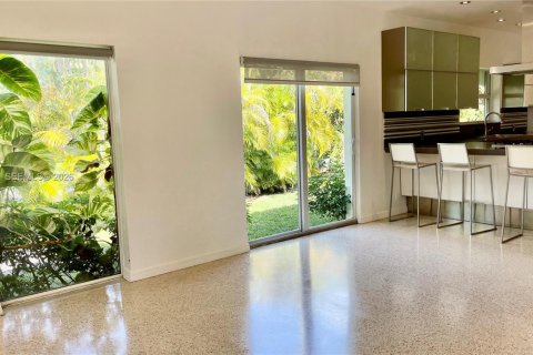 Casa en alquiler en Surfside, Florida, 3 dormitorios, 220.74 m2 № 2065354 - foto 9