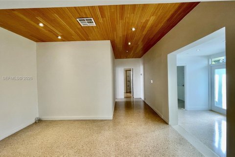 Casa en alquiler en Surfside, Florida, 3 dormitorios, 220.74 m2 № 2065354 - foto 22