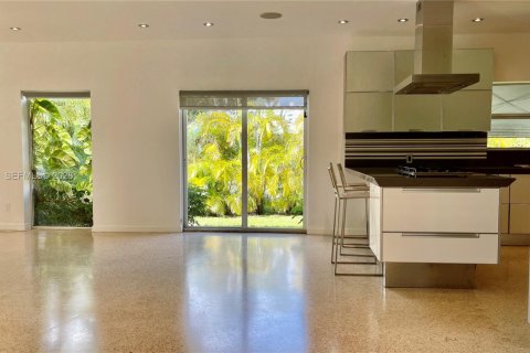 Casa en alquiler en Surfside, Florida, 3 dormitorios, 220.74 m2 № 2065354 - foto 8
