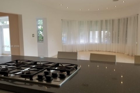 Casa en alquiler en Surfside, Florida, 3 dormitorios, 220.74 m2 № 2065354 - foto 12