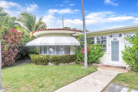 Casa en alquiler en Surfside, Florida, 3 dormitorios, 220.74 m2 № 2065354 - foto 5