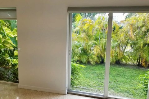 Casa en alquiler en Surfside, Florida, 3 dormitorios, 220.74 m2 № 2065354 - foto 20