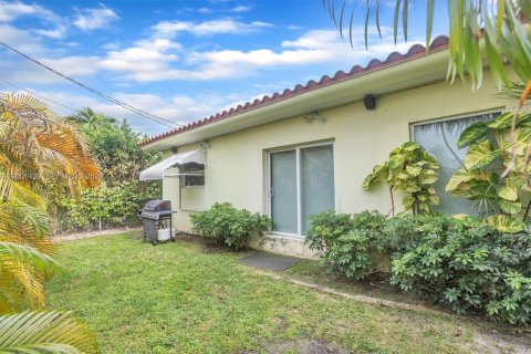 Casa en alquiler en Surfside, Florida, 3 dormitorios, 220.74 m2 № 2065354 - foto 7