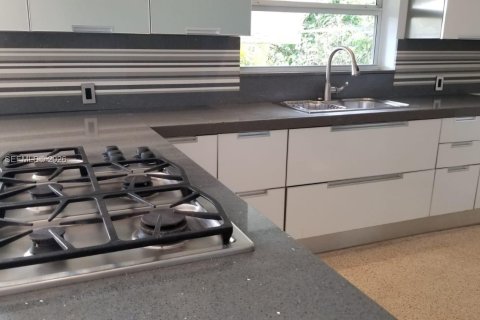 Casa en alquiler en Surfside, Florida, 3 dormitorios, 220.74 m2 № 2065354 - foto 13