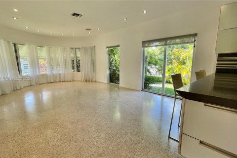 Casa en alquiler en Surfside, Florida, 3 dormitorios, 220.74 m2 № 2065354 - foto 17