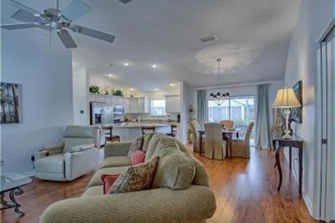 Casa en alquiler en The Villages, Florida, 3 dormitorios, 129.32 m2 № 1837144 - foto 2