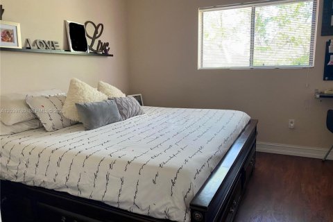 Copropriété à louer à Pembroke Pines, Floride: 2 chambres, 94.39 m2 № 2083572 - photo 10