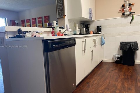 Copropriété à louer à Pembroke Pines, Floride: 2 chambres, 94.39 m2 № 2083572 - photo 6