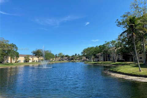 Copropriété à louer à Pembroke Pines, Floride: 2 chambres, 94.39 m2 № 2083572 - photo 19