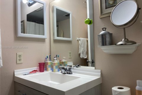 Copropriété à louer à Pembroke Pines, Floride: 2 chambres, 94.39 m2 № 2083572 - photo 17