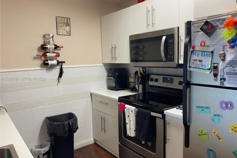 Copropriété à louer à Pembroke Pines, Floride: 2 chambres, 94.39 m2 № 2083572 - photo 8