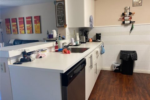Copropriété à louer à Pembroke Pines, Floride: 2 chambres, 94.39 m2 № 2083572 - photo 7