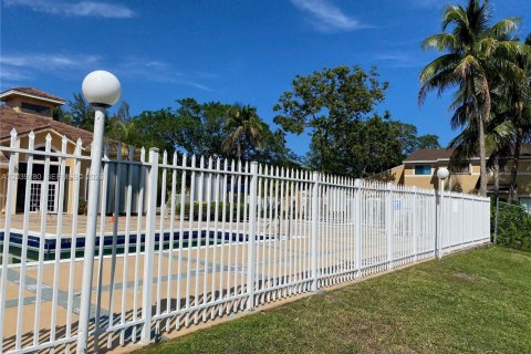 Copropriété à louer à Pembroke Pines, Floride: 2 chambres, 94.39 m2 № 2083572 - photo 21