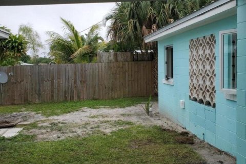 House in Jensen Beach, Florida 2 bedrooms, 104.24 sq.m. № 2250527 - photo 23
