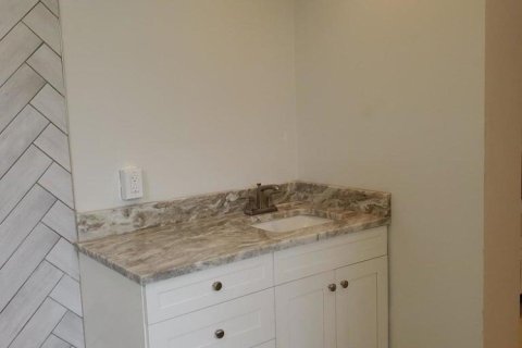 House in Jensen Beach, Florida 2 bedrooms, 104.24 sq.m. № 2250527 - photo 18