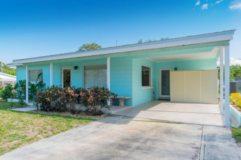 House in Jensen Beach, Florida 2 bedrooms, 104.24 sq.m. № 2250527