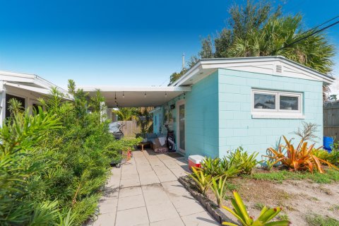 House in Jensen Beach, Florida 2 bedrooms, 104.24 sq.m. № 2250527 - photo 13