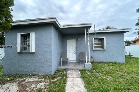 Casa en Miami Gardens, Florida 2 dormitorios, 73.11 m2 № 2153906