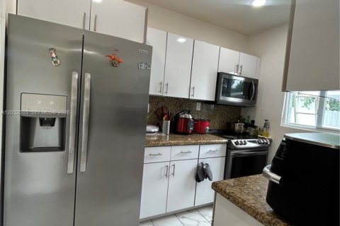 Casa en alquiler en Miami Gardens, Florida, 2 dormitorios, 73.11 m2 № 2153906 - foto 4