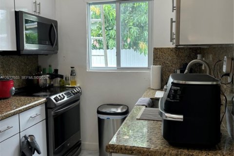 Casa en alquiler en Miami Gardens, Florida, 2 dormitorios, 73.11 m2 № 2153906 - foto 6