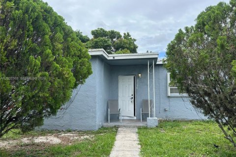 Casa en alquiler en Miami Gardens, Florida, 2 dormitorios, 73.11 m2 № 2153906 - foto 2