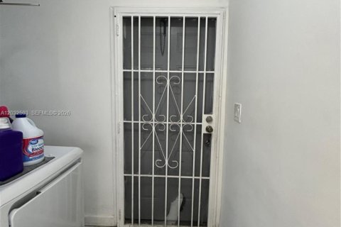 Casa en alquiler en Miami Gardens, Florida, 2 dormitorios, 73.11 m2 № 2153906 - foto 13