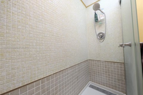 Condominio en venta en Lauderdale Lakes, Florida, 1 dormitorio, 61.5 m2 № 1976112 - foto 25