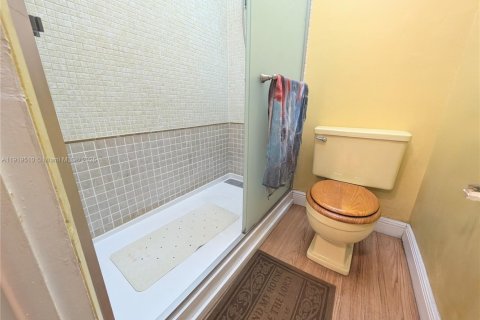 Condominio en venta en Lauderdale Lakes, Florida, 1 dormitorio, 61.5 m2 № 1976112 - foto 24