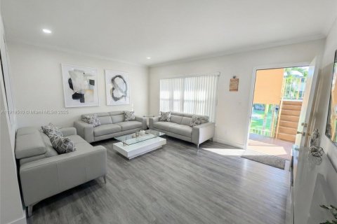 Condominio en venta en Lauderdale Lakes, Florida, 1 dormitorio, 61.5 m2 № 1976112 - foto 2