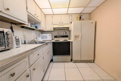 Condominio en venta en Lauderdale Lakes, Florida, 1 dormitorio, 61.5 m2 № 1976112 - foto 16