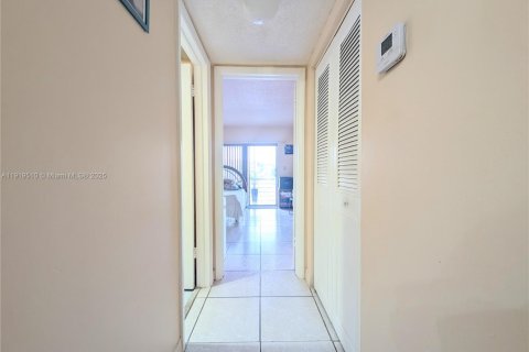 Condominio en venta en Lauderdale Lakes, Florida, 1 dormitorio, 61.5 m2 № 1976112 - foto 18
