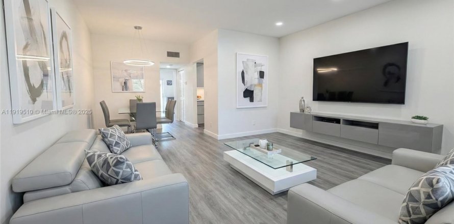 Condominio en Lauderdale Lakes, Florida, 1 dormitorio № 1976112