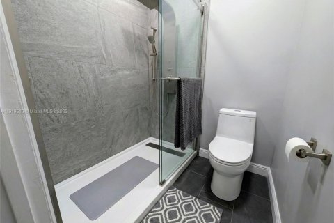 Condominio en venta en Lauderdale Lakes, Florida, 1 dormitorio, 61.5 m2 № 1976112 - foto 11