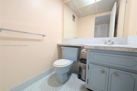 Condominio en venta en Lauderdale Lakes, Florida, 1 dormitorio, 61.5 m2 № 1976112 - foto 19