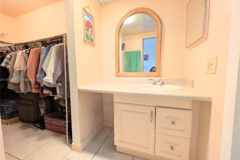 Condominio en venta en Lauderdale Lakes, Florida, 1 dormitorio, 61.5 m2 № 1976112 - foto 23