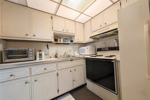 Condominio en venta en Lauderdale Lakes, Florida, 1 dormitorio, 61.5 m2 № 1976112 - foto 17