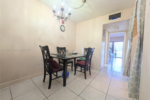 Condominio en venta en Lauderdale Lakes, Florida, 1 dormitorio, 61.5 m2 № 1976112 - foto 15