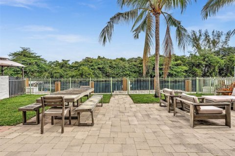 Casa en venta en Dania Beach, Florida, 4 dormitorios, 260.13 m2 № 1950018 - foto 26