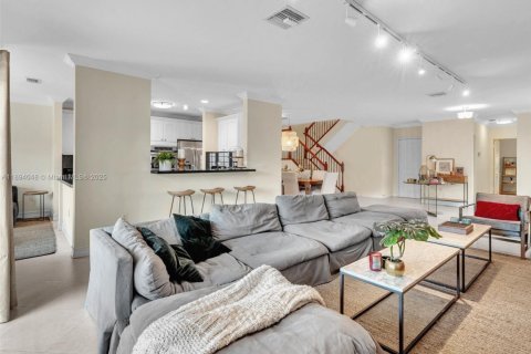 Casa en venta en Dania Beach, Florida, 4 dormitorios, 260.13 m2 № 1950018 - foto 7