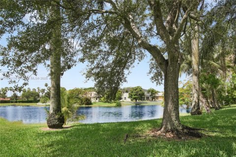 House in Miramar, Florida 5 bedrooms, 274.15 sq.m. № 1882582 - photo 26