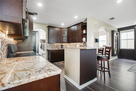 House in Miramar, Florida 5 bedrooms, 274.15 sq.m. № 1882582 - photo 11