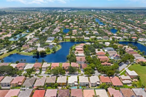 House in Miramar, Florida 5 bedrooms, 274.15 sq.m. № 1882582 - photo 28