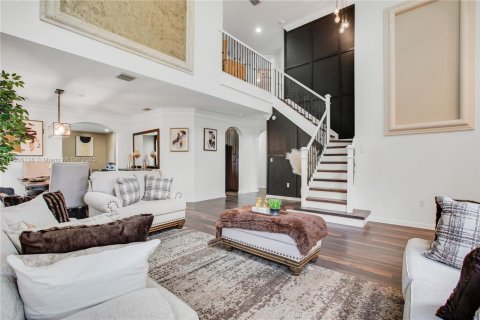House in Miramar, Florida 5 bedrooms, 274.15 sq.m. № 1882582 - photo 4